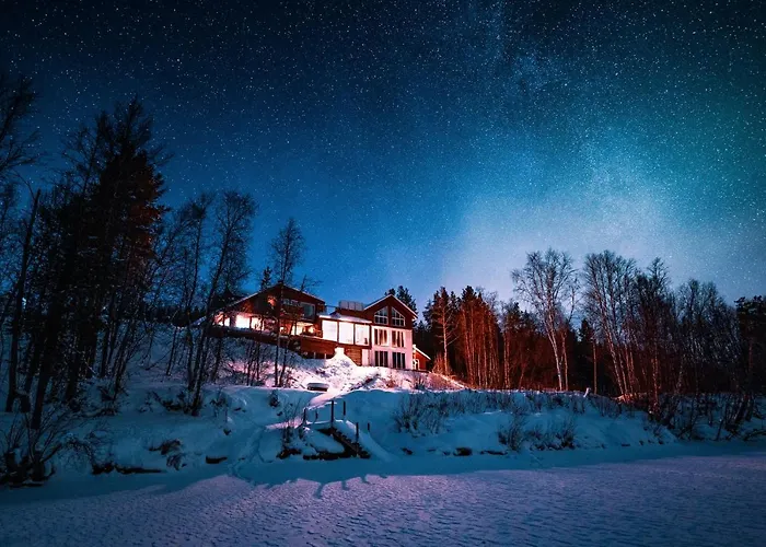 Reisa بيت خشبي