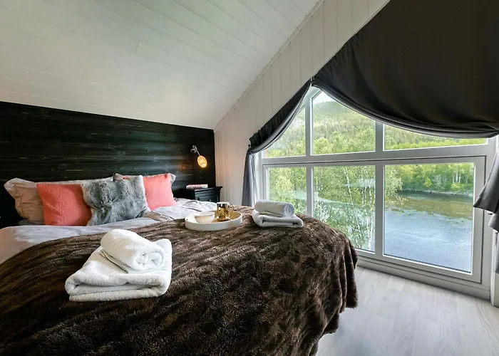 Reisa بيت خشبي